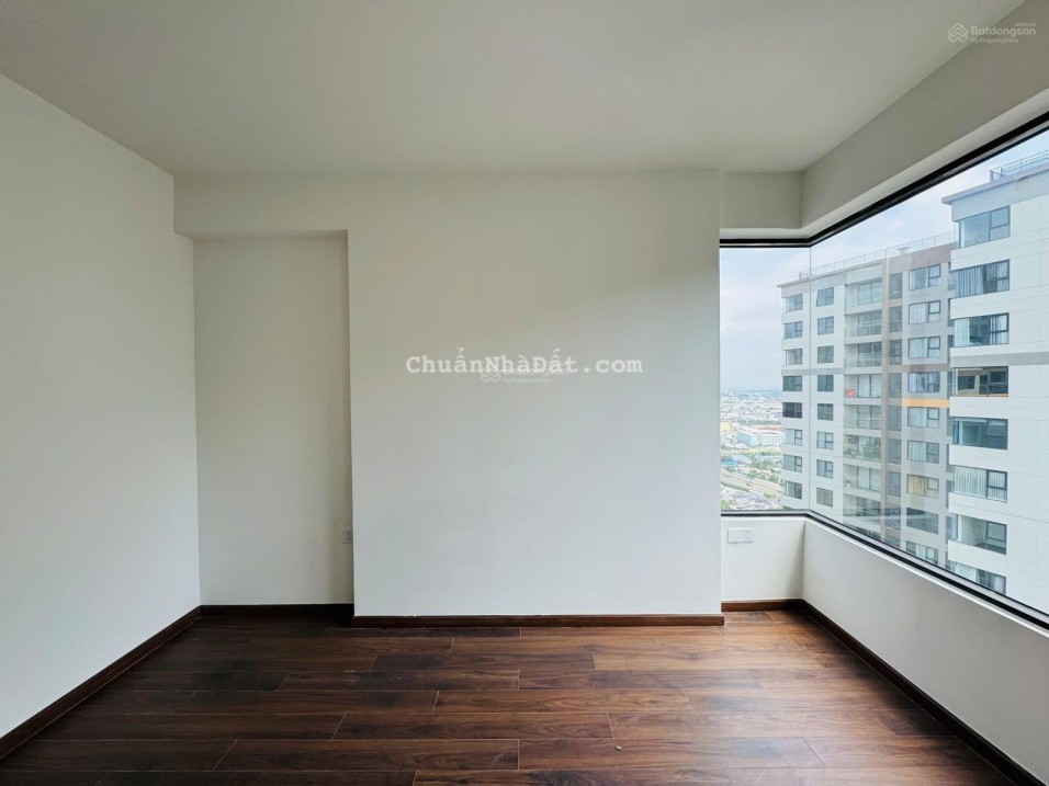 Cho thuê căn góc 2PN sẵn nội thất gía 10,5tr - Free PQL 16 tháng - Tầng trung view hồ bơi thoáng