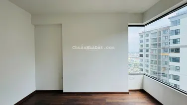 Cho thuê căn góc 2PN sẵn nội thất gía 10,5tr - Free PQL 16 tháng - Tầng trung view hồ bơi thoáng