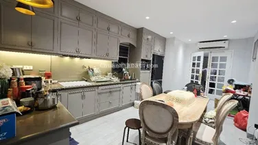 BÁN NHÀ LÔ GÓC CỔ LINH 33M 5 TẦNG GẦN AEON MALL 7 TẦNG THANG MÁY Ô TÔ VÀO NHÀ FULL NỘI THẤT