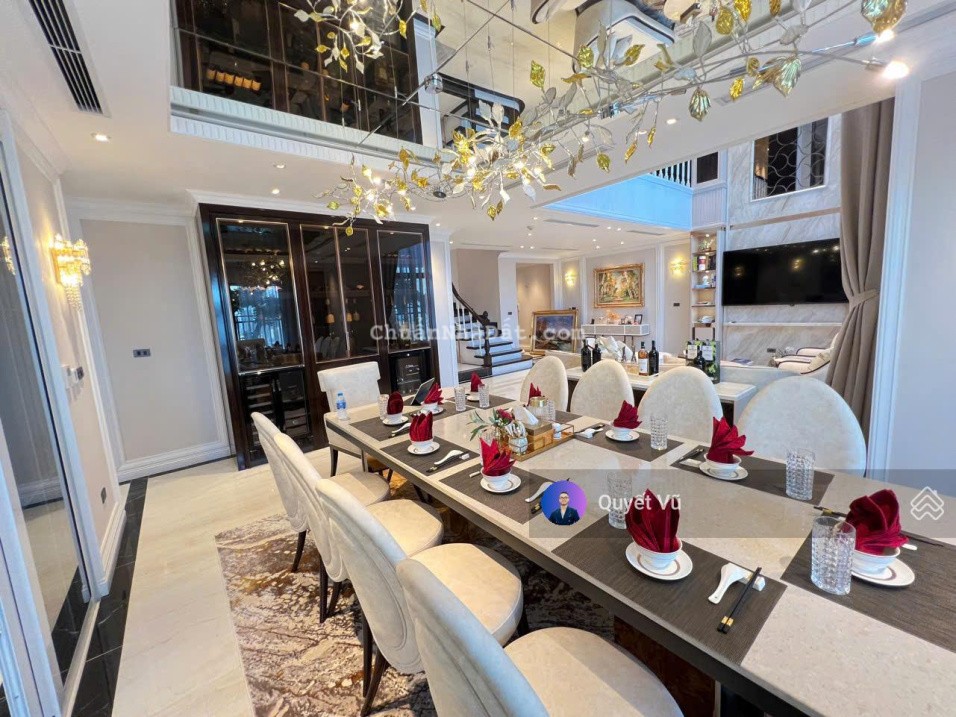 (Chính chủ)bán căn Penthouse 315.26m2/4PN4WC AZ Lâm Viên CG,sẵn sổ đỏ,full đồ cực đẹp LH 0888 989 ***