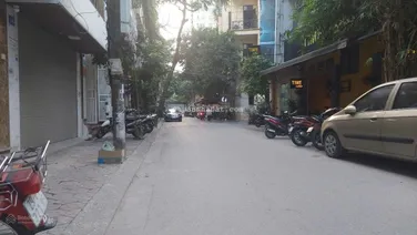 Bán nhà khu Nguyễn Chánh. Lô góc. Ô tô tránh nhau, có vỉa hè. Kinh doanh tốt