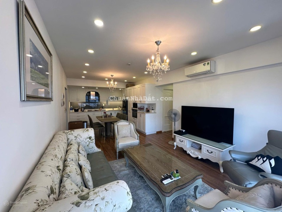 Cho thuê căn hộ Happy Valley DT 100m2, 3PN view sông, nhà đẹp giá 25tr/tháng. LH: 0909 168 ***