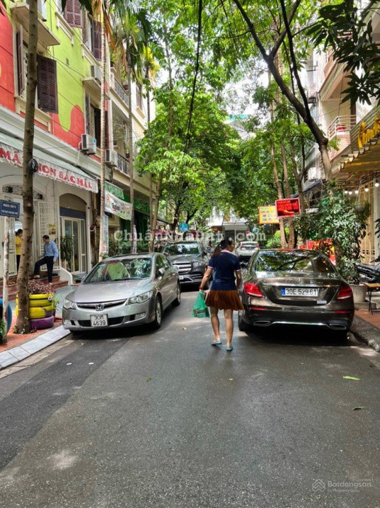 Em có một căn nhà chủ cần bán gấp phân lô ngõ ô tô Hoàng Quốc Việt, Cầu Giấy -5 tầng. Mặt tiền: 5m