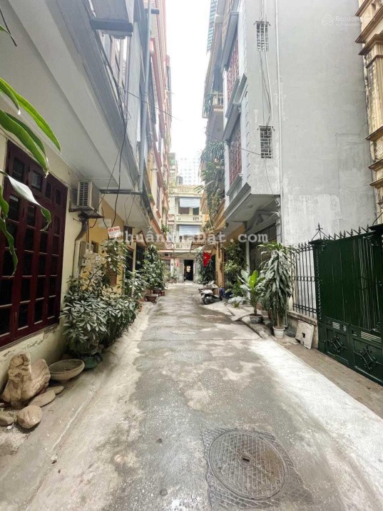 Cho thuê nhà riêng phân lô Hào Nam DT 45m2 * 5 tầng MT 4m, giá thuê 18tr/th ngõ ô tô đỗ cửa