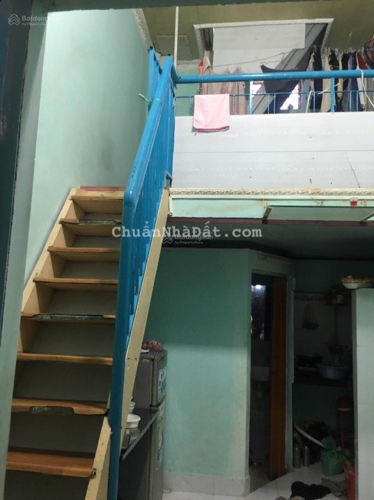 Cần bán nhà nhỏ ngay bến xe miền đông