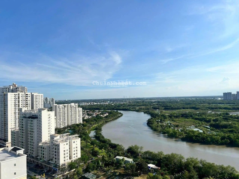 Cần bán gấp CH tầng cao 81m2, 2PN Midtown Phú Mỹ Hưng. Giá 7,7 tỷ full nội thất + ô xe hơi riêng