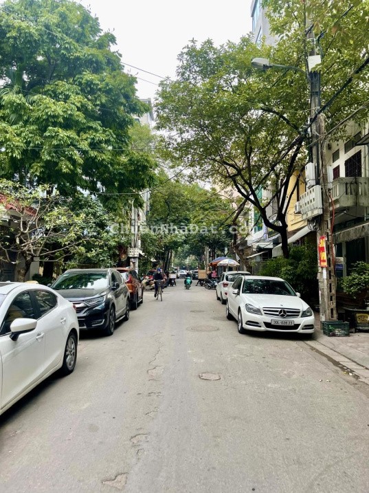 Cần bán nhà lô góc mặt ngõ phố Hoàng Quốc Việt. DT 85m2 x 5T, MT 6m. Đường ôtô tránh - Cách MP 50m