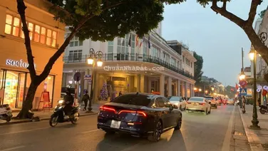 CĂN NHÀ PHỐ TRÀNG TIỀN -3 TẦNG, 135M SỬ DỤNG SẼ TẠO THƯƠNG HIỆU CHO BẠN, CƠ HỘI SẼ TÌM ĐẾN. 22,2 TỶ