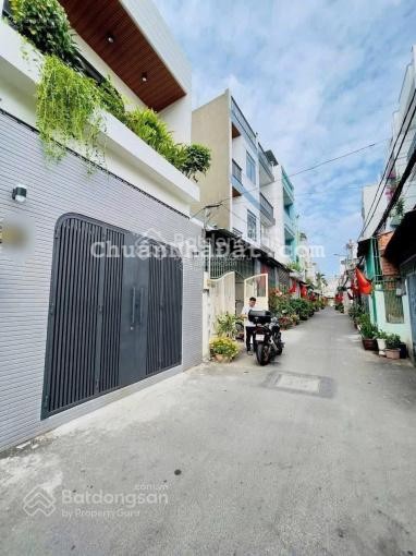 Tôi định cư nước ngoài cần bán nhà Trần Phú - Phường 4 - Quận 5. Giá 3tỷ280 đang cho thuê 19triệu