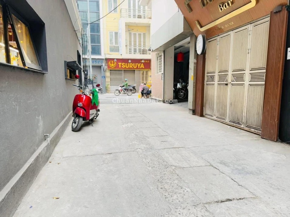 Nhà phố Đội Cấn 208m2, 3 tầng, 15m ra phố, ngõ rộng 5m, ô tô 16 chỗ vào nhà, 3 thoáng giá 37 tỷ