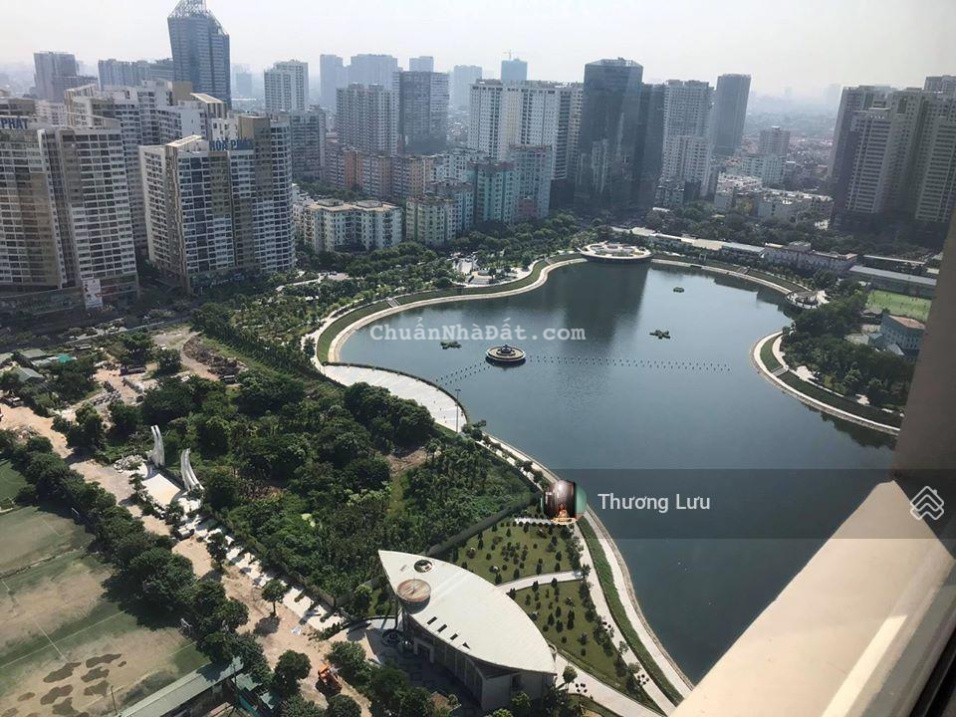 Chốt nhanh, bán gấp căn hộ 2pn Vinhomes D'Capitale view hồ, giá 8.3 tỷ bao phí