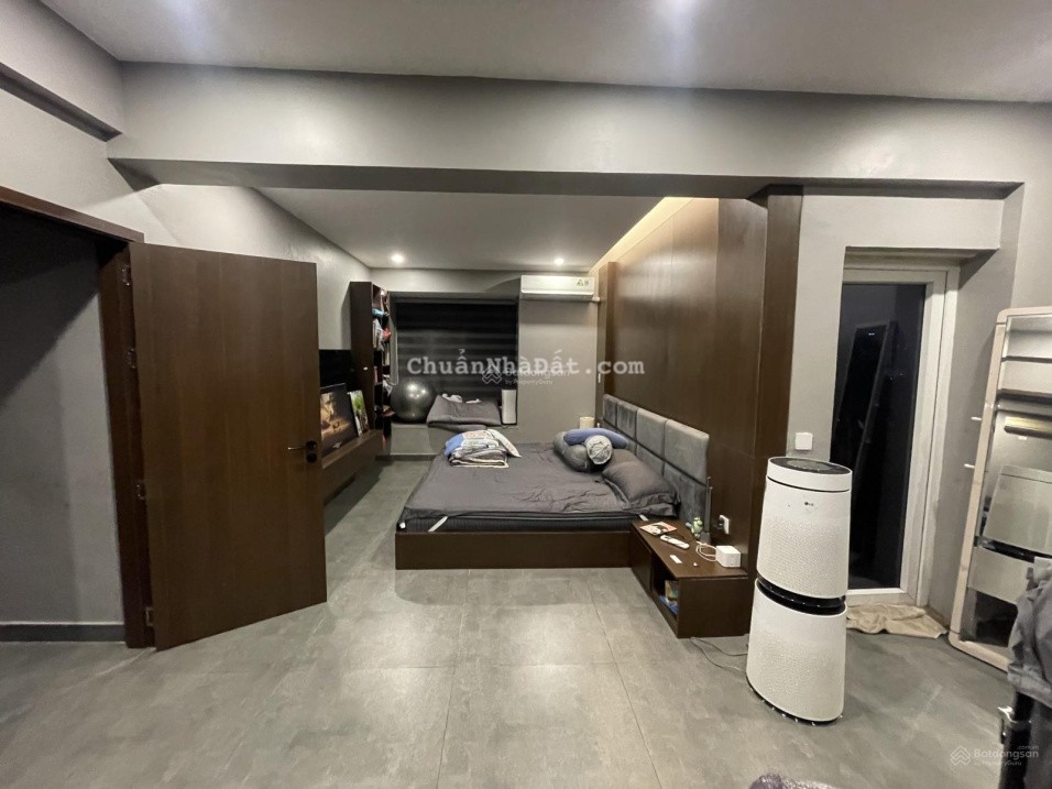 Bán căn hộ 101 Láng Hạ, 170m2, căn góc Đông Nam, có 3 phòng ngủ, giá hơn 12 tỷ