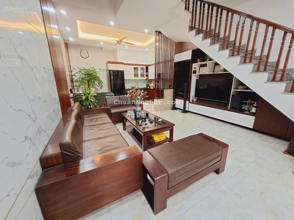 Hiếm!Phân lô Phạm Tuấn Tài, ô tô tránh dừng đỗ vào nhà, dân trí cao, rất gần phố, ở sướng 60M*4T