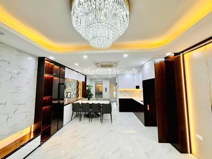 Bán gấp nhà riêng Hoàng Quốc Việt, Cầu Giấy, thang máy, ô tô vào nhà, ngõ nông, 68m2*6T