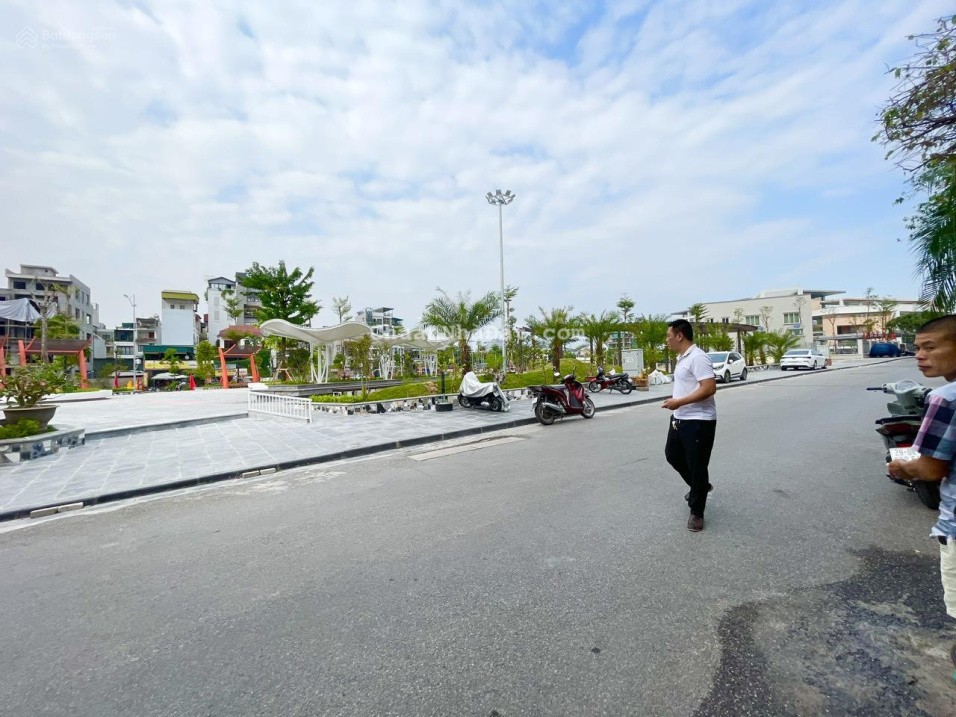 Giảm 3 tỷ, 3 ô tô tránh, t. Máy, kdoanh, phố Ngọc Thụy, LB, DT 110m2, 6 T, MT 5 m, giá 23 tỷ 9