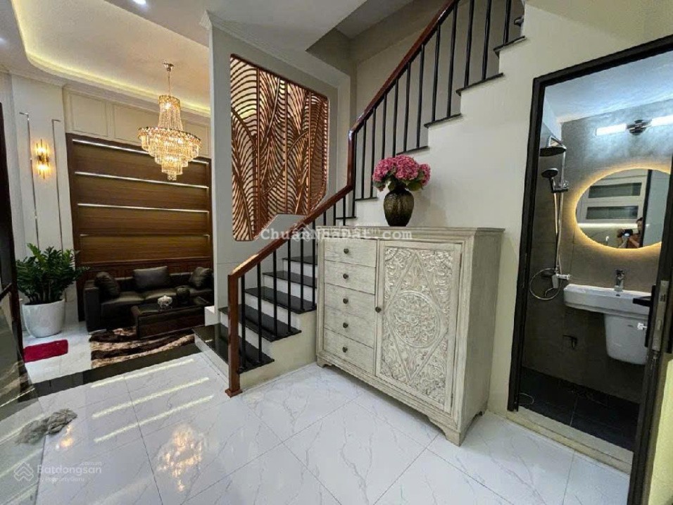 Nhỉnh 8 tỷ nhà đẹp Văn Phú - Phú La- Hà Đông 36mx5T - Thang máy 5 m ra đường ô tô tránh nhau