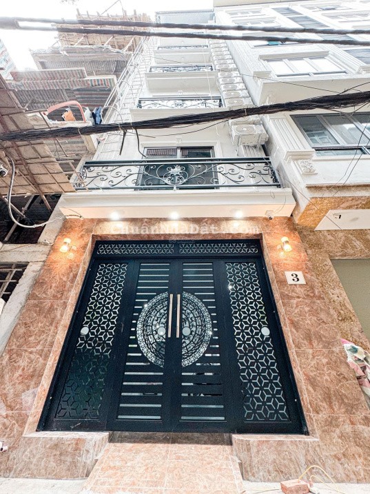 TOÀ CCMN -20 PHÒNG KHÉP KÍN-XÂY MỚI - CÁCH 1 NHÀ RA PHỐ