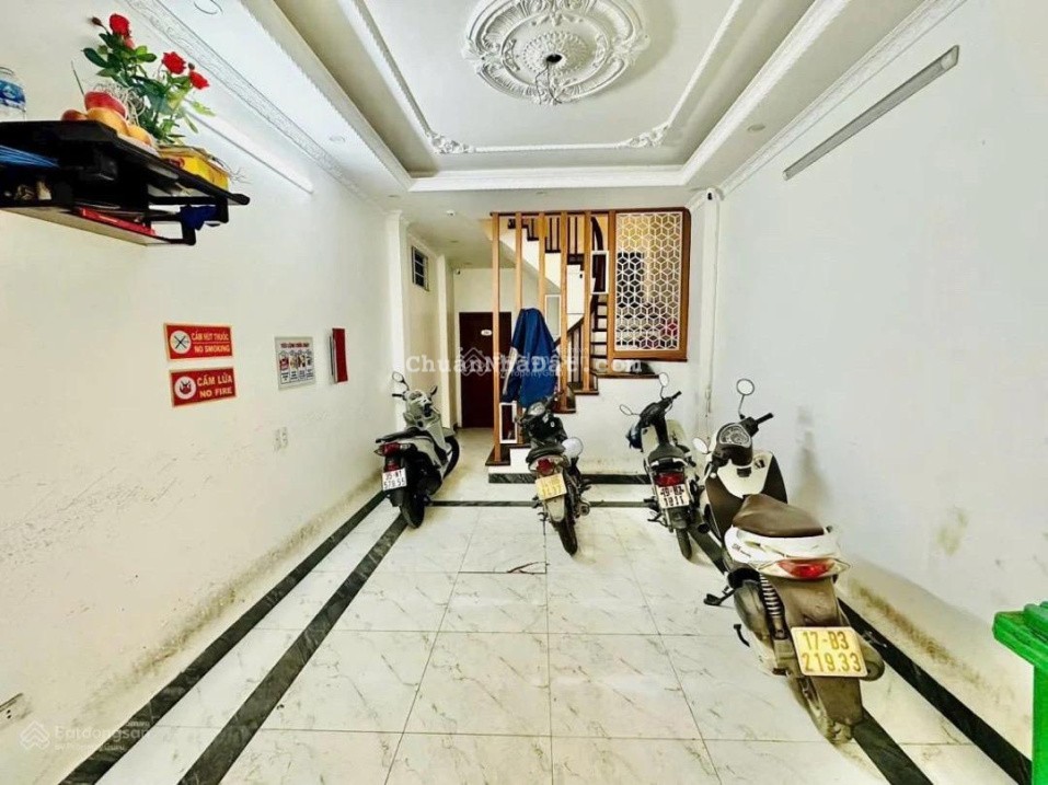 Bán CCMN 38m2 Phạm Văn Đồng - 5 tầng, 9 phòng - lô góc 3 thoáng - oto đỗ cửa - thu 40tr/th 9.2 tỷ