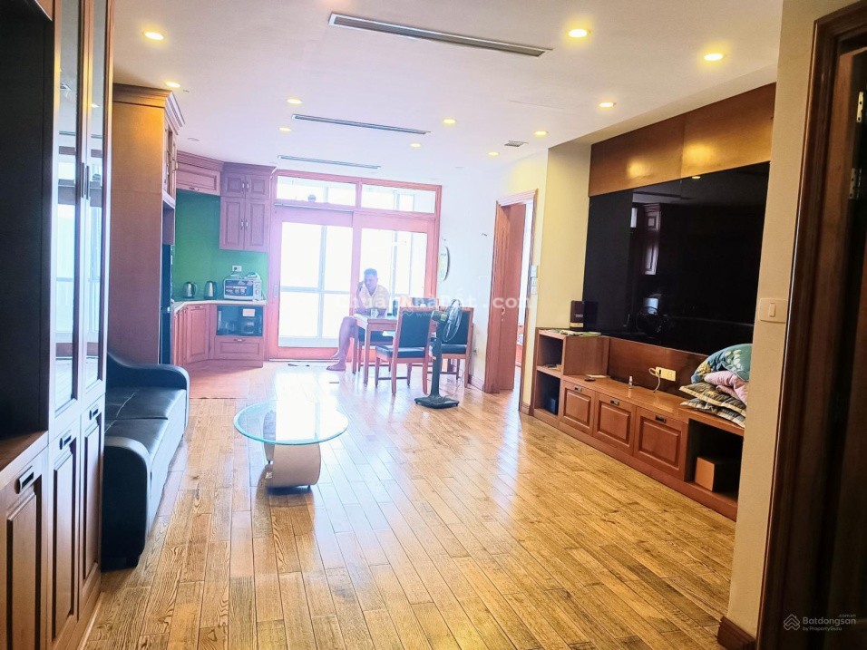 (Giá chuẩn) bán căn 2 ngủ 2WC 78m2, ban công Đông Nam, nhà đẹp, đủ đồ, sổ đỏ. Giá 6 tỷ Eurowindow