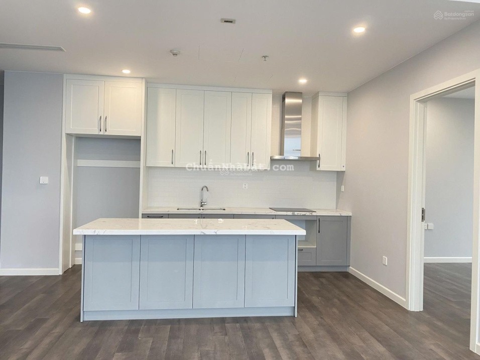 Hot! Cho thuê chung cư The Park Home - Dịch Vọng. 155m2 - 4 ngủ - đồ cơ bản. 25 triệu. 0971 337 ***