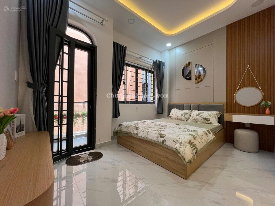 Cho Thuê Nhà Nguyên Căn, Nội Thất Mới 100%, Toạ Lạc Ngay Gần Trung Tâm Q1