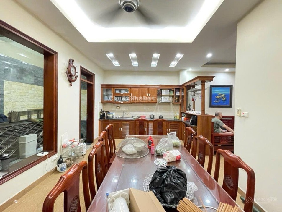 Bán gấp! Phân lô Trần Quang Diệu, ngõ ôtô tránh, gara ôtô 7 chô, ô chờ thang máy, kd, dt 61m*5T.