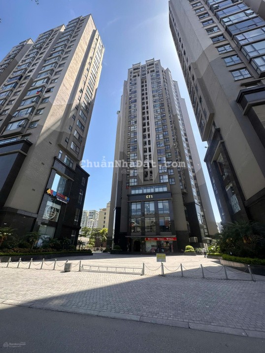 Chính chủ bán căn hộ 804 E4 Yên Hoà Park View DT 45,7m2 có 1PN 1WC, nhà đầy đủ nội thất