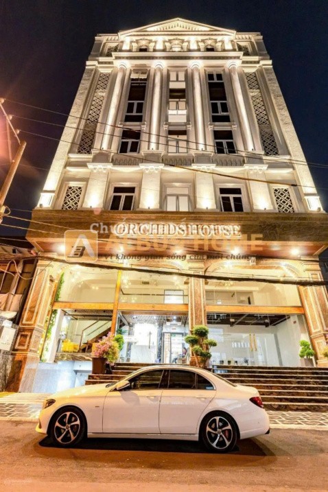 Bán toà CHDV Sư Vạn Hạnh, Q. 10. DT: 10x30m. KC: Hầm, 7 tầng. HĐT: 420tr/th. Giá: 75 tỷ