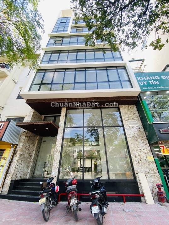 Chính chủ cho thuê gấp nhà Hoàng Cầu - Thái Hà, DT 130m2 x 6 tầng, MT 7m, thang máy. Giá 65tr/th