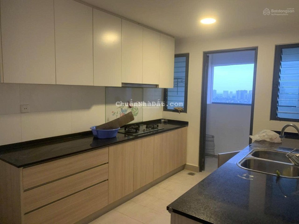 Chuyển nhượng căn hộ 3PN + 1 chung cư Mulberry Lane view trực diện hồ và làng Việt Kiều đón gió Nam