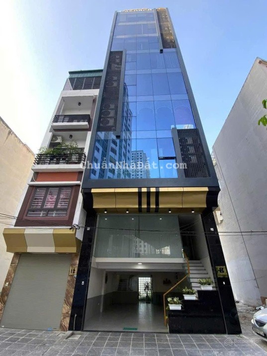 Cho thuê tòa nhà 8 tầng thang máy ngõ 34 Nguyên Hồng, Đông Đa. DT: 80m2, phòng cháy đầy đủ, nhà mới