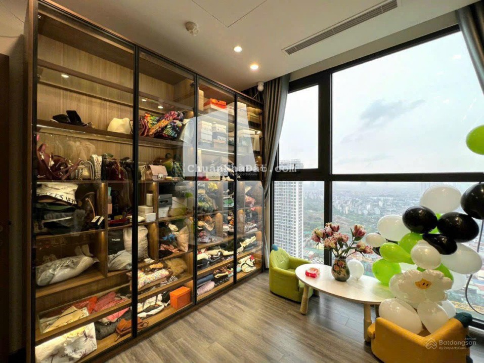 Chính chủ cần bán gấp CH 2PN, 2WC +1 tại The Tonkin - Smart City, DT 72m2, giá 4 tỉ. LH 0869 181 ***