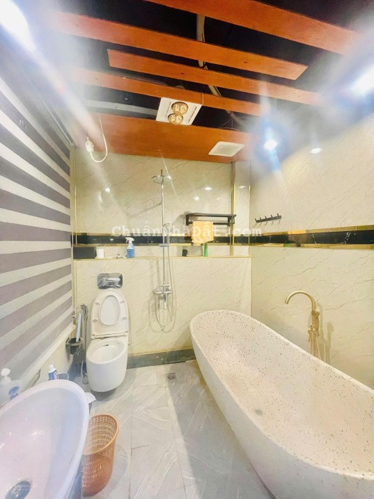 BÁN NHÀ 3 TẦNG 77M CẠNH TRƯỜNG TIỂU HỌC VĨNH HƯNG, ỐP GỖ TOÀN BỘ NHÀ CHỈ 6 TỶ