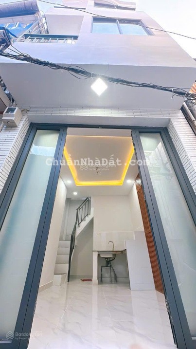 Q4, mới 100% cách MT Đoàn Văn Bơ 20m, Không Quy Hoạch, 3 tầng, chỉ 2.8 tỷ