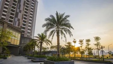 Bán căn góc 3PN/168m2 view Cầu Nhật Tân + Cv/ Đã có sổ/ Giá: 13.7 tỷ/ Full nội thất / Tầng đẹp