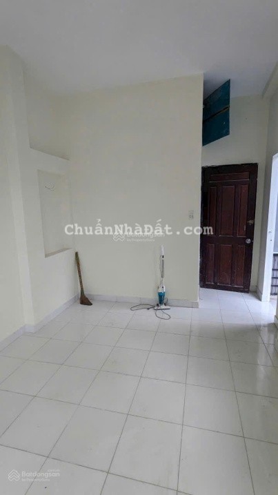 Nhà ngay công viên Nguyễn Thế Truyện sạch đẹp, giá rẻ 8 triệu/tháng!