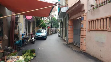 Bán nhà Xuân Thuỷ, dt 62m2, mặt ngõ, ô tô vào nhà, gần phố