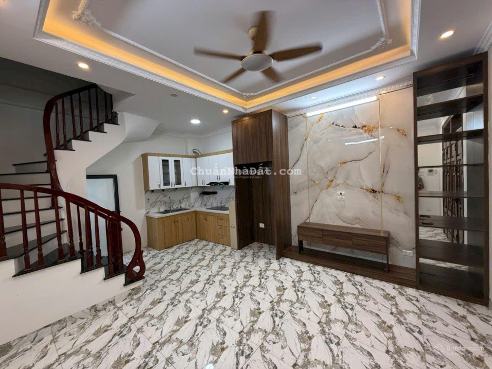 Bán nhà phố Thạch Bàn, Long Biên 5 tỷ 35m2 5 tầng MT 4m ô tô kinh doanh gần trung tâm Aeon