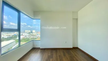 Duy nhất 1 căn thuê giá rẻ 79m2 Góc 2PN điều có view. Giá: 8tr5 /tháng có 3 máy lạnh. LH 0906 651 ***