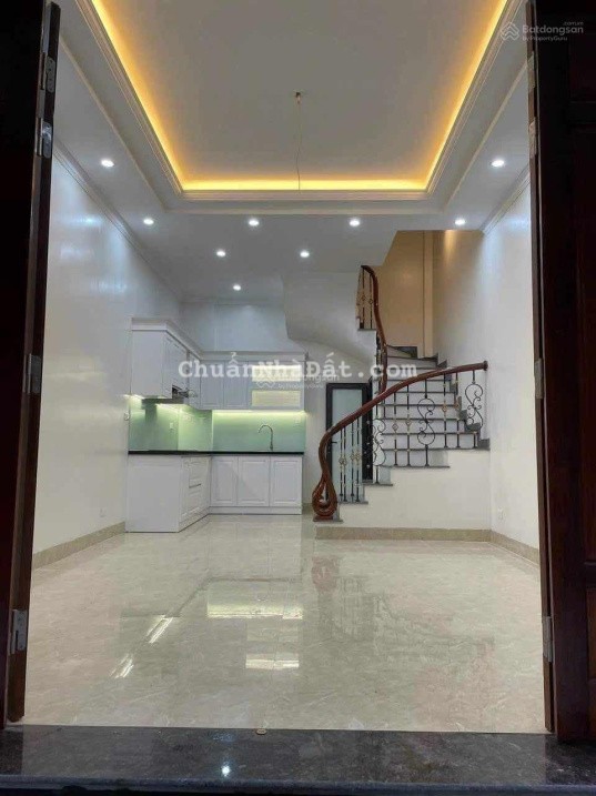 Nhà bán đảo Linh Đàm Hoàng Liệt 40m2 x 5 tầng, giá 6,5 tỷ/ oto đỗ cửa LH. 0983 860 ***