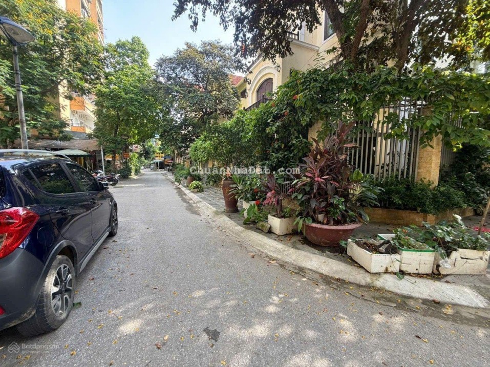 Bán nhà ngã 3 Giang Văn Minh Đội Cấn Ba Đình - gần phố - ba gác đỗ cửa - nhà hai thoáng 80m2 5 tầng