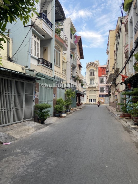 Giảm giá mạnh bán gấp HXH Bàu Cát, 8x26m, chỉ nhỉnh 100 triệu/m2, GPXD hầm + 5L