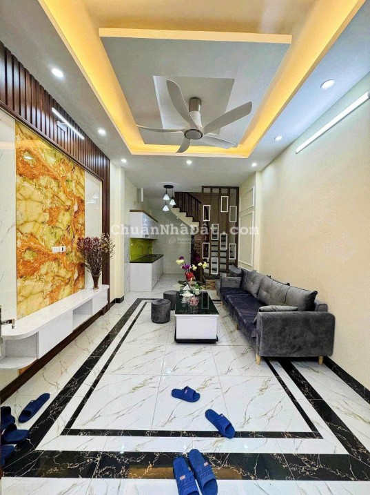 Cho thuê nhà ngõ 467 Lĩnh Nam, Hoàng Mai, 5 tầng mới