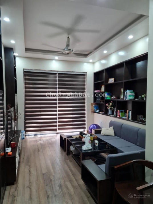 Gia đình cần bán nhà Ngọc Lâm Nguyễn Văn Cừ 85m2 4 tầng mặt tiền 6m oto vào nhà