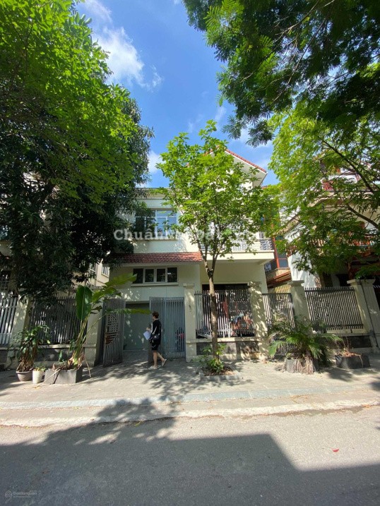 Cho thuê nhà biệt thự đường Nguyễn Văn Lộc, Mỗ Lao, DT 160m2, 3tầng, MT 10m. Nhà đẹp giá 33tr/th