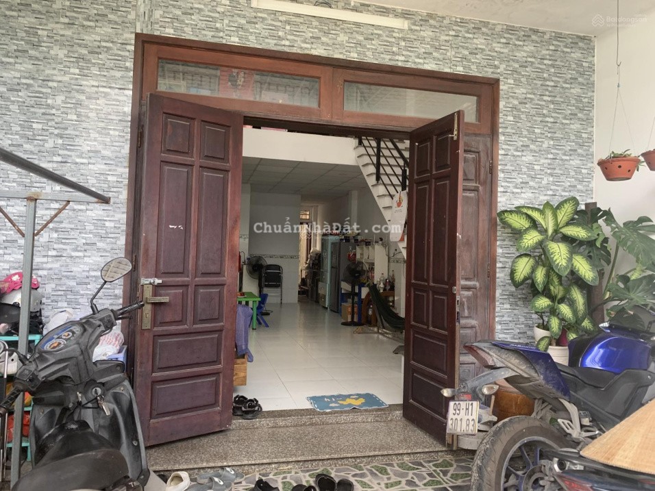 Bán nhà riêng tại Lò Lu, 4,5 tỷ, 80m2, 2PN, 2WC, giá ưu đãi