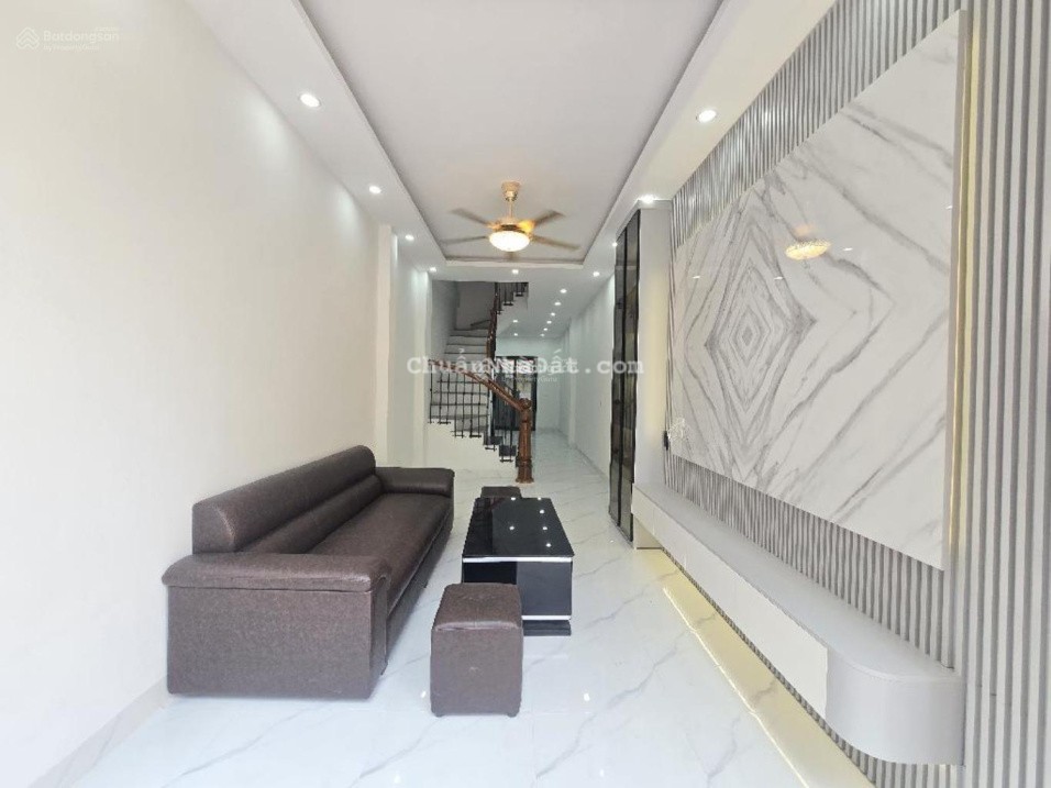 Bán nhà Lĩnh Nam 48m2x4T giá 5.6 tỷ: Nhà mới xây, full đồ, 2 thoáng trước sau, gần phố, 20m ra oto