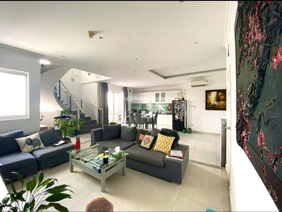 Căn hộ penthouse 2 phòng ngủ, 150m2, quận 1, giá thuê chỉ 25 triệu/tháng Tình trạng: đang trống