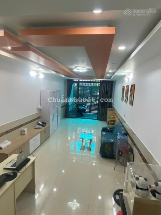 Nhà đẹp - đủ nội thất. Bán nhà Cầm Bá Thước 5 tầng, 4PN, 5WC giá 11.5 tỷ