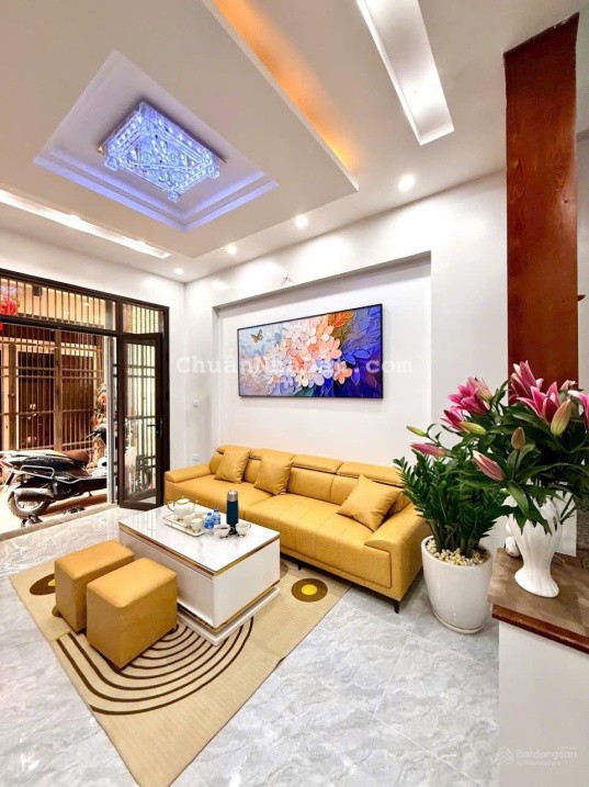 Cần bán nhanh! Lô góc Hoàng Hoa Thám, ngõ nông thoáng thông, gần phố ô tô tránh, 39m2*5T